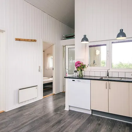 Vakantiehuis Bright Summerhouse Near Sea - By Traum *