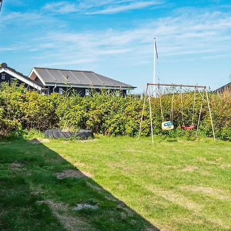 Bright Summerhouse Near Sea - By Traum Vakantiehuis *