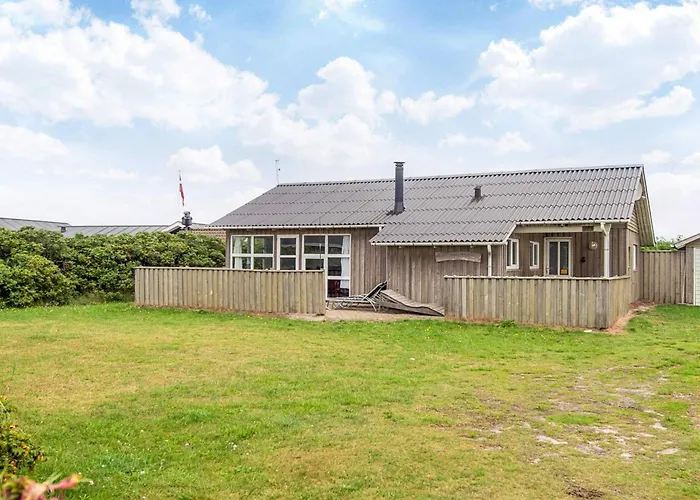 Holiday home Bright Summerhouse Near Sea - By Traum *