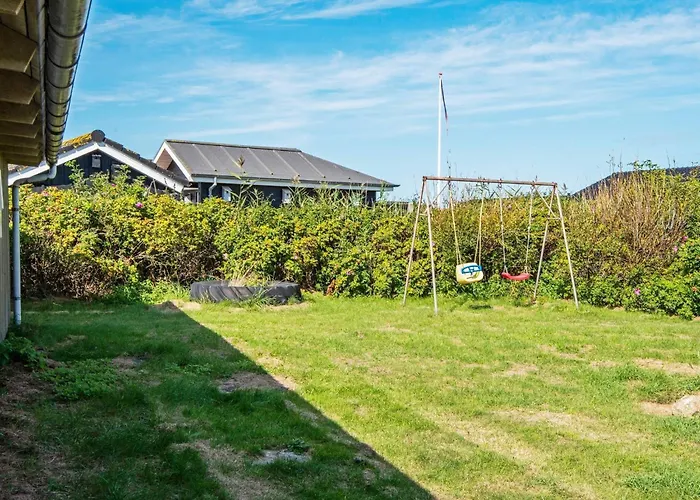 Bright Summerhouse Near Sea - By Traum Holiday home *