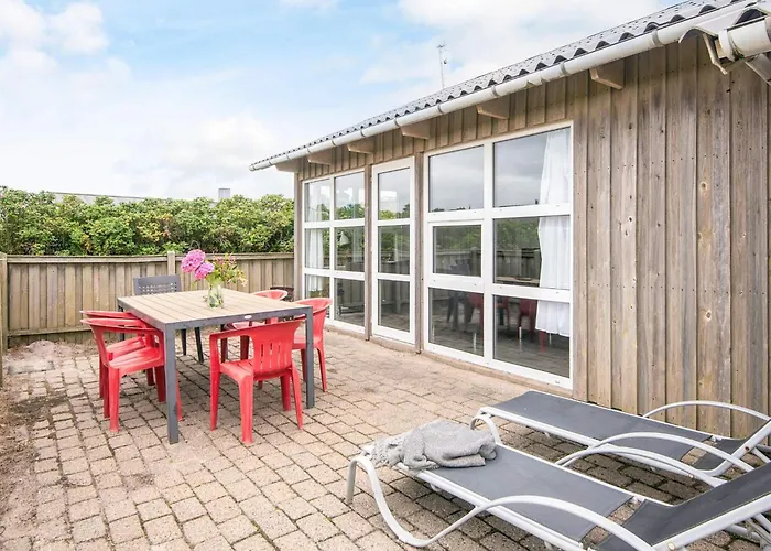 Bright Summerhouse Near Sea - By Traum *