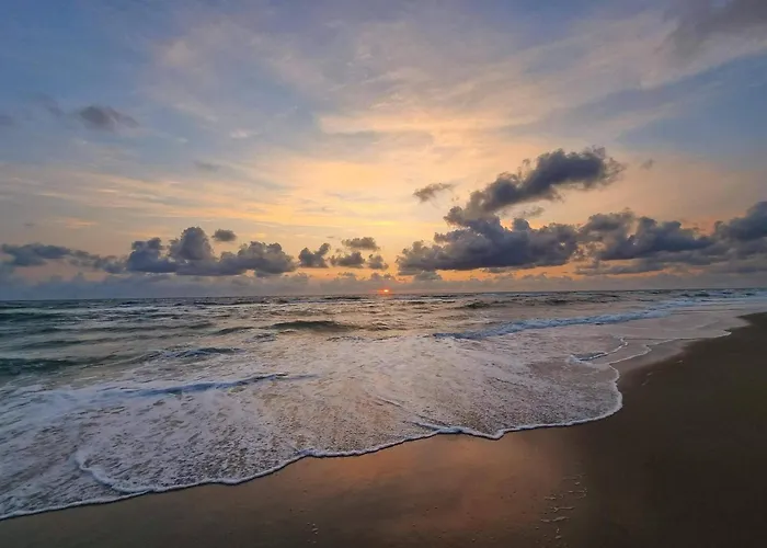 Bright Summerhouse Near Sea - By Traum *